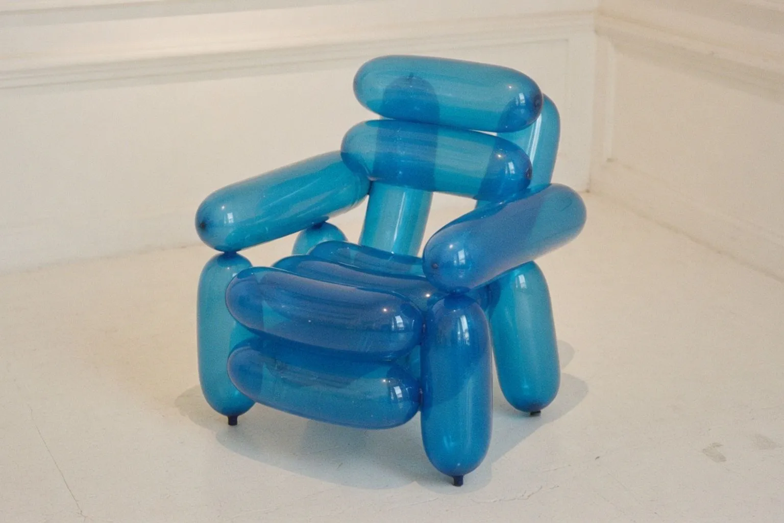 L'art de l'assise : quand le design de mobilier bascule vers la sculpture
