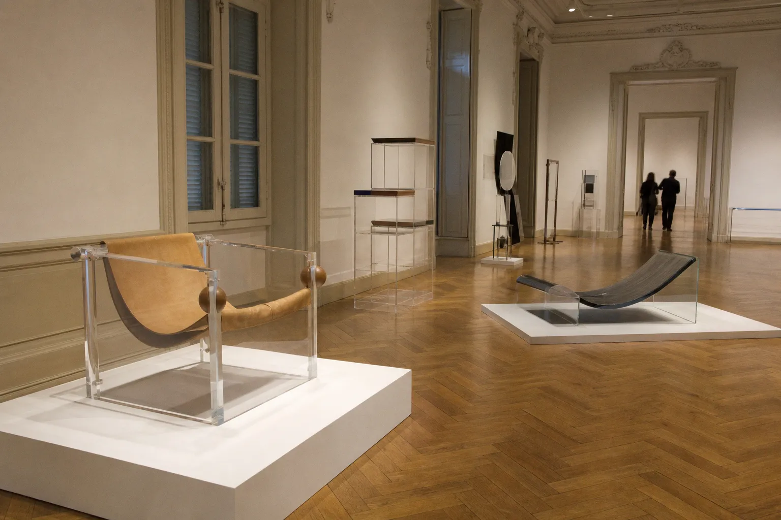 L'art de la scénographie : quand le mobilier oublié devient œuvre d'art