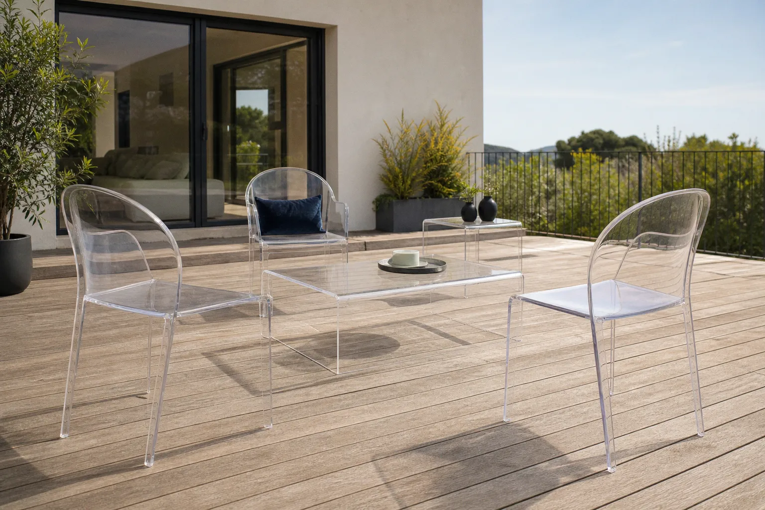 Mobilier en plexiglas extérieur : les nouveaux tests de résistance aux UV