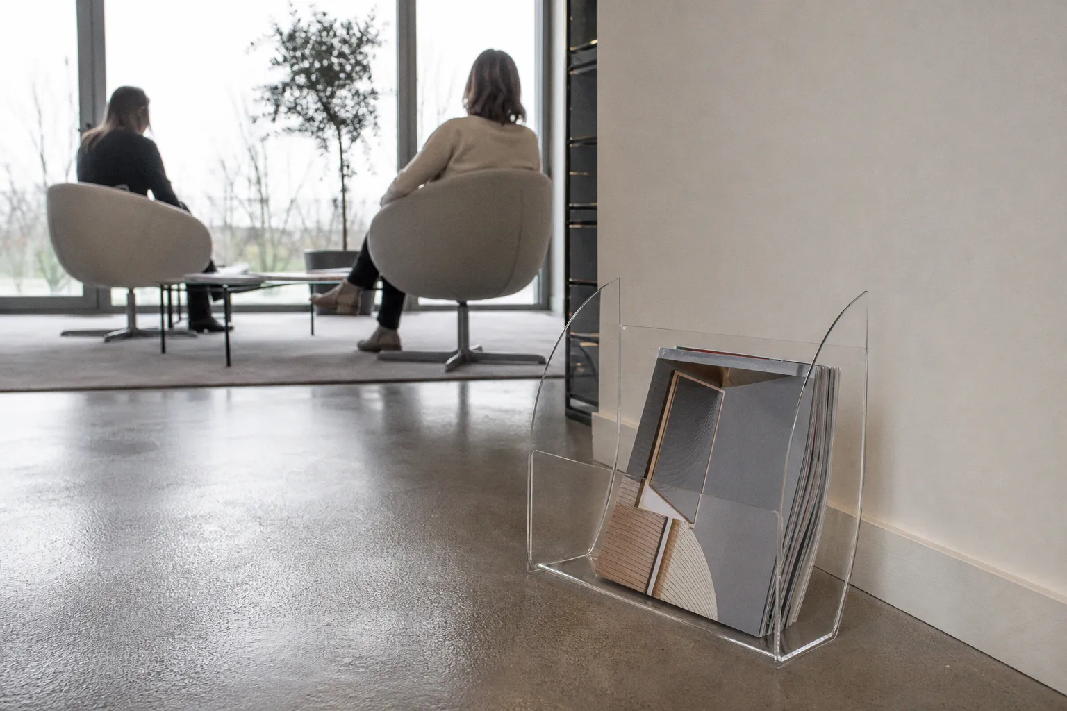 Porte-revues en plexiglas : comment éviter les pièges de la vente en ligne