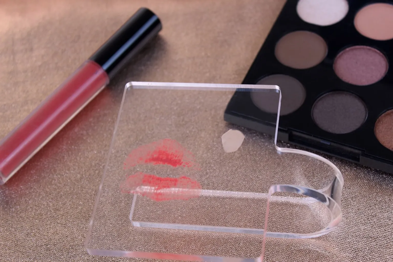 Sablon Design Market : sublimer vos objets chinés avec le mobilier en plexiglas