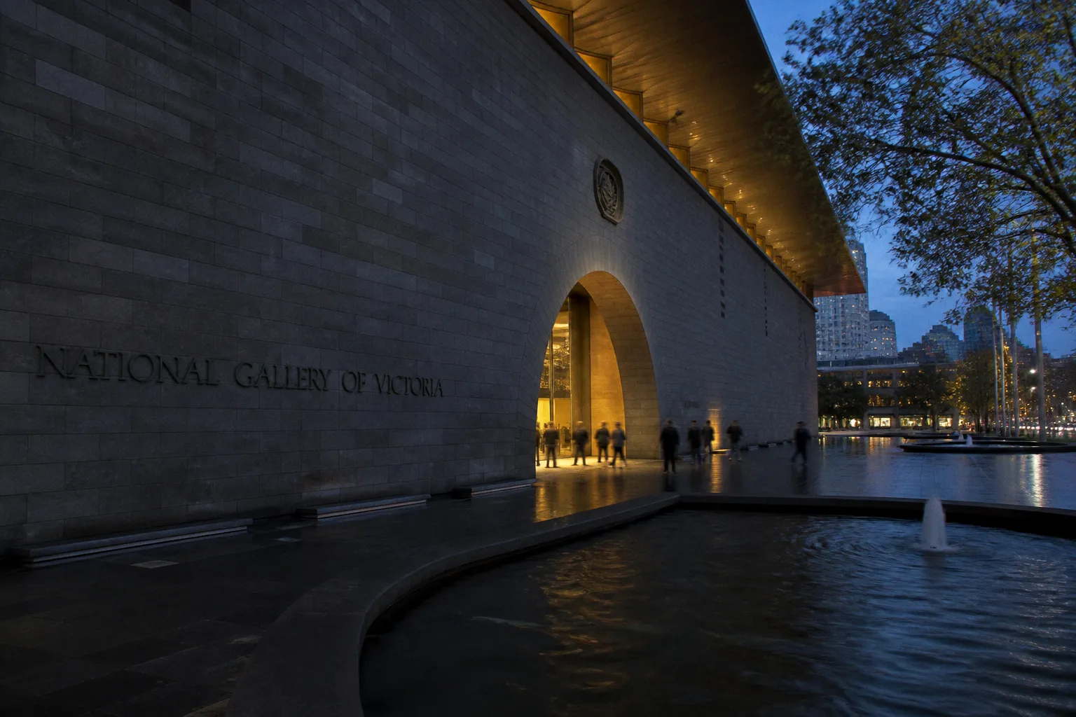 Scénographie Cartier à la NGV : le design d'exposition au service de la joaillerie
