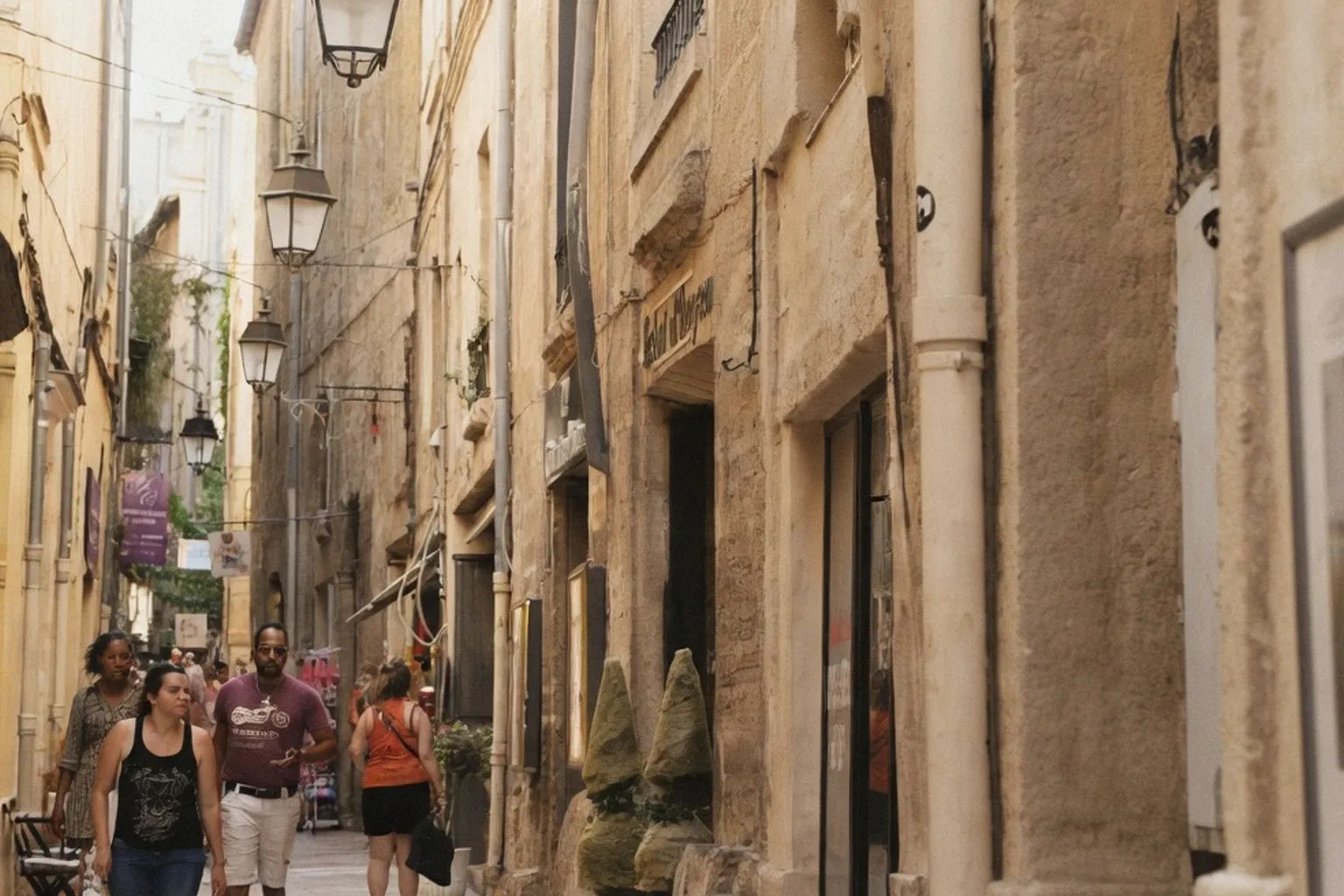 Vitrines bleues : quand le design local s'invite dans les commerces de l'Écusson